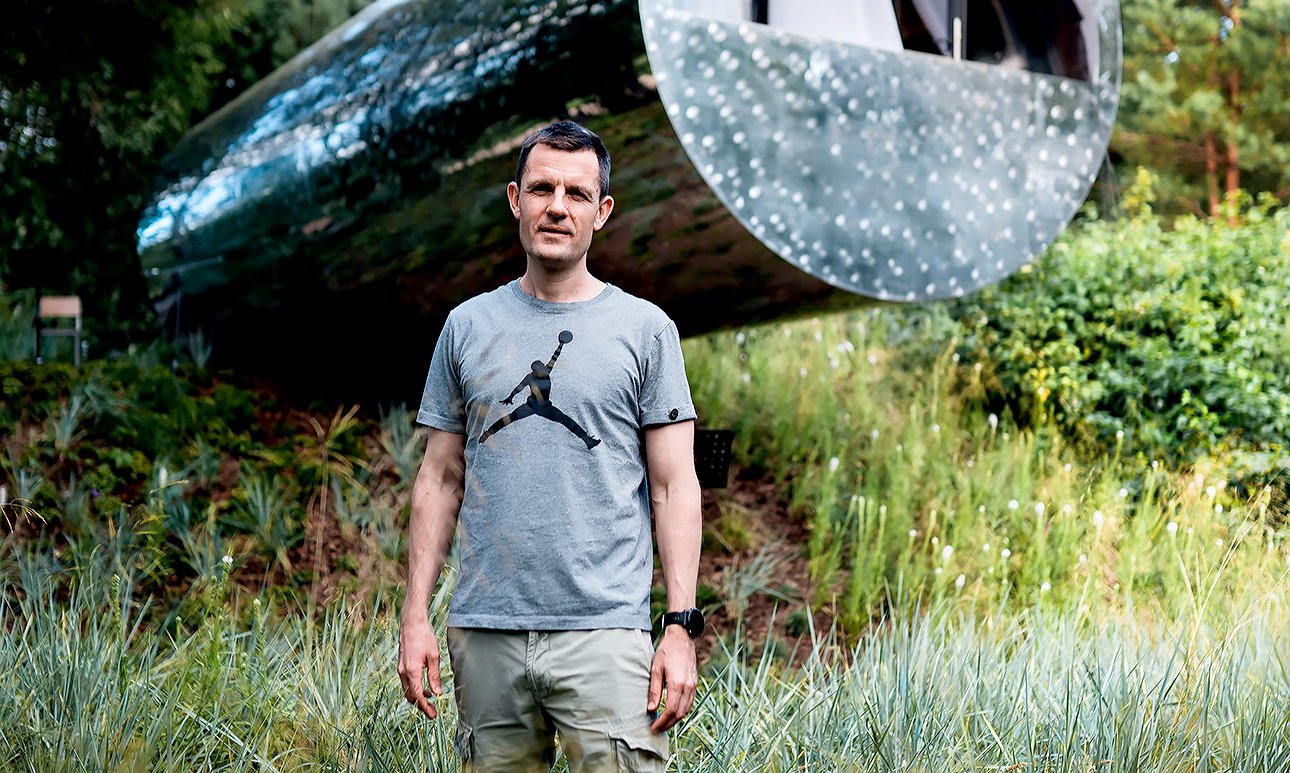 Сергей Кузнецов и его арт-объект «Русское идеальное». Фестиваль «Архстояние» 2021. Фото: Рустам Шагиморданов/Никола-Ленивец