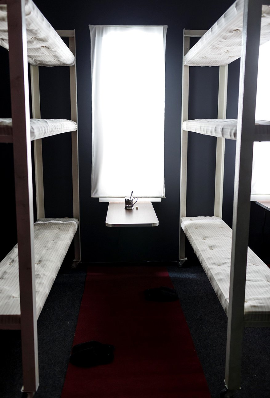 Инсталляция Александра Бродского — плацкартный железнодорожный вагон. Фото: Фонд «Екатерина»