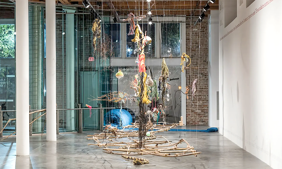 Сесилия Викунья. Balsa Snake Raft to Escape the Flood. 2017. Фото: Alex Marks, courtesy of the Contemporary Arts Center New Orleans