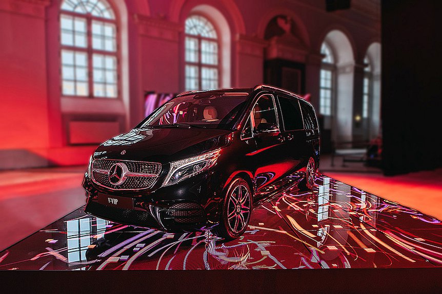 Специальный гость премии Mercedes-Benz V-VIP. Фото: Виктор Бойко/Елизавета Мелина/Наталья Польская/Анна Темерина/Дмитрий Чунтул