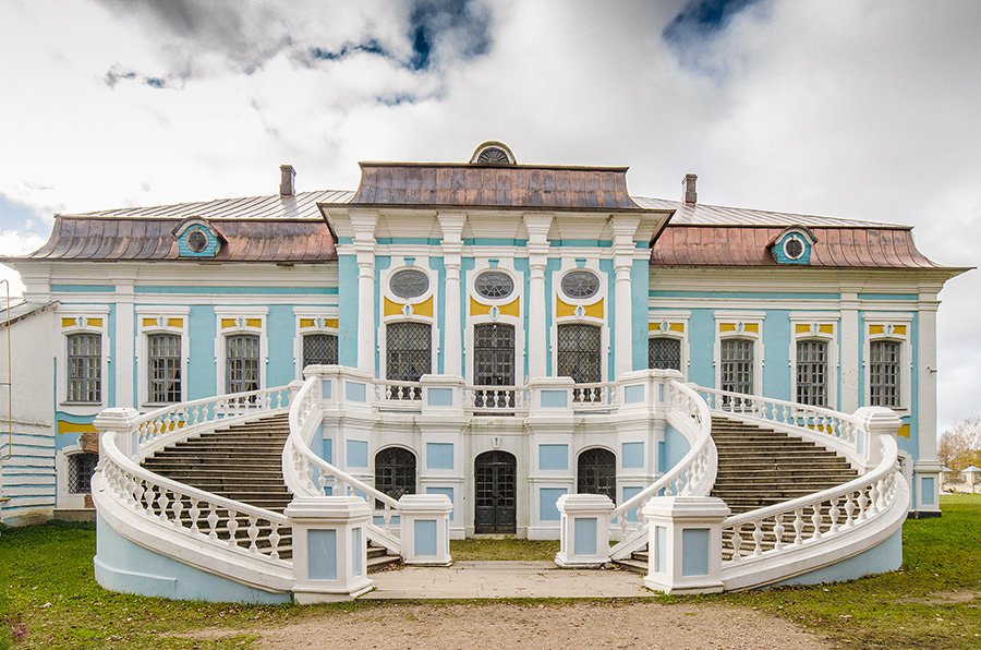 Главный дом усадьбы Грибоедовых «Хмелита». Фото: Wikipedia Commo