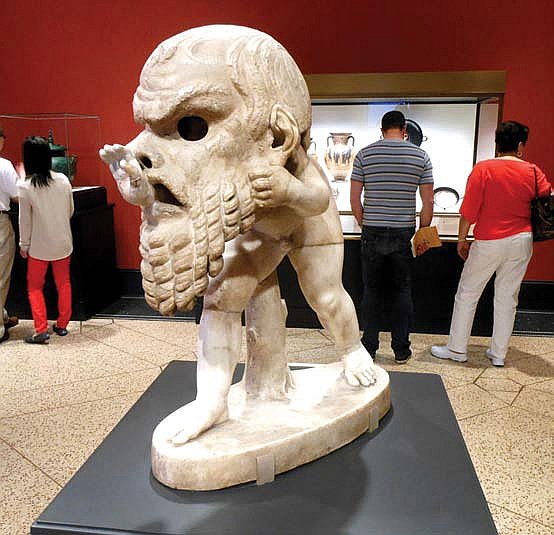 Главный хранитель античной коллекции в Музее Гетти давно уже подверг сомнению возраст этого куроса