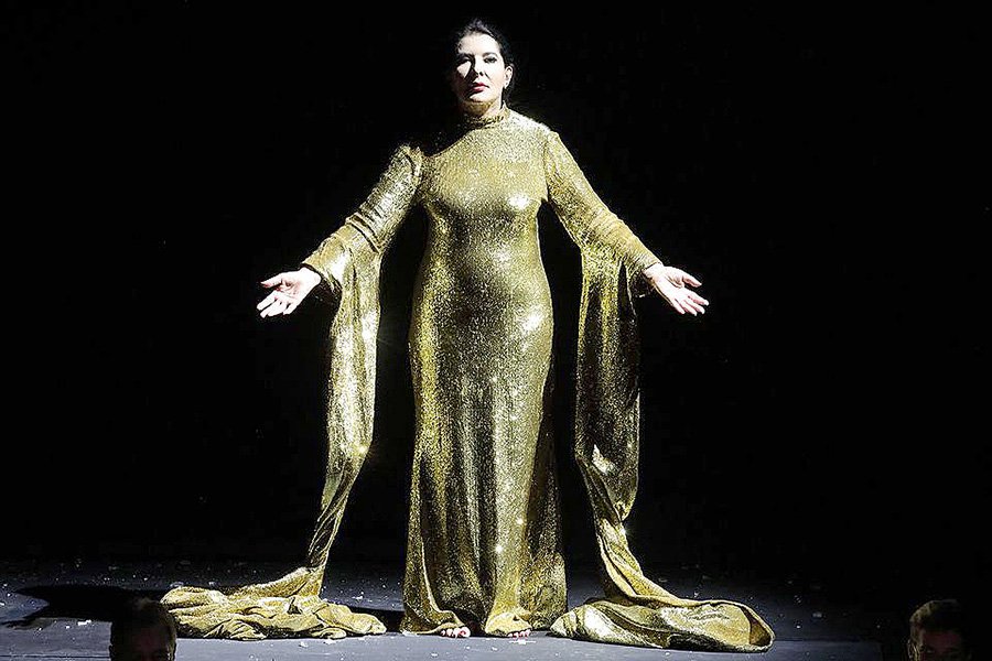 Марина Абрамович в опере «Семь смертей Марии Каллас», 2020. Фото: Wilfried Hösl