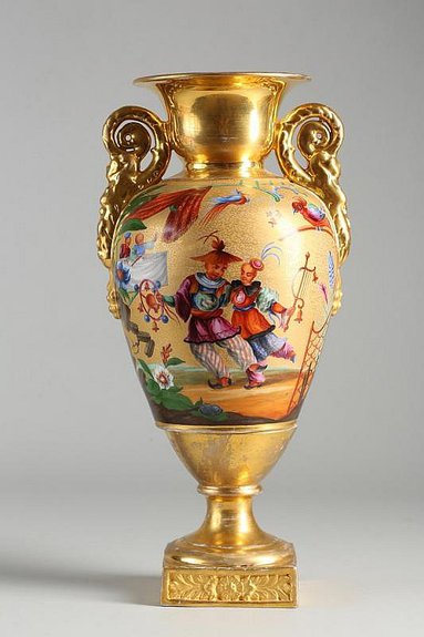 Ваза. 1800–1833. Россия, завод Батенина. Фарфор,позолота, полихромная роспись. ГМЗ «Петергоф»