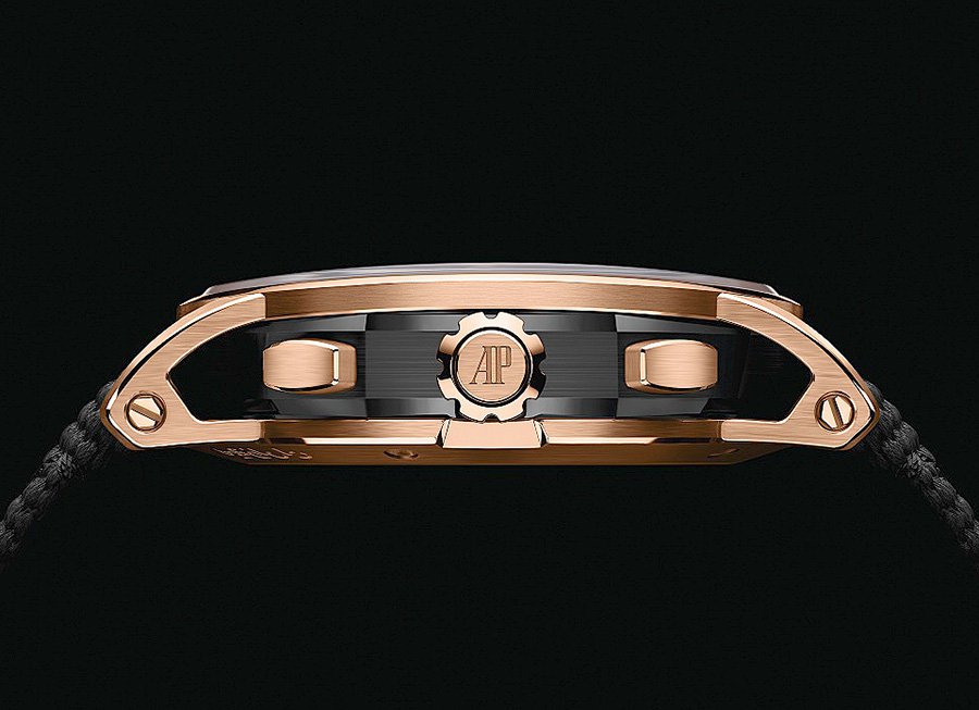 Две новые модели отличаются двухцветным дизайном корпуса. Фото: Audemars Piguet