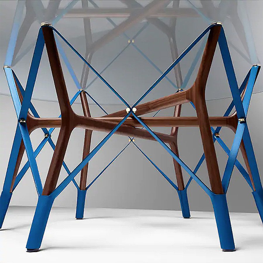 Стол Serpentine MM от студии Аtelier Oi для Louis Vuitton Objets Nomades. Фото: LV