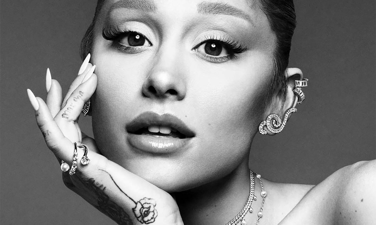 Певица Ариана Гранде в украшениях из коллекции Ariana Grande x Swarovski.  Фото: All Time