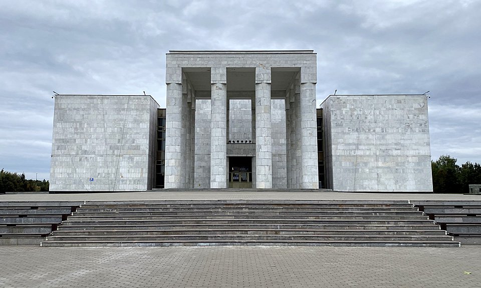 Научно-культурный центр, возведенный в Горках Ленинских в 1987 г. Фото: Максим Серов