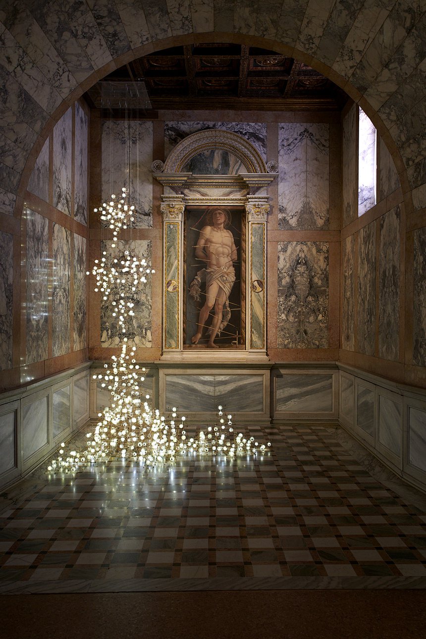 Studio Drift. «Хрупкий канделябр будущего». 2019. Фото: Carpenters Workshop Gallery