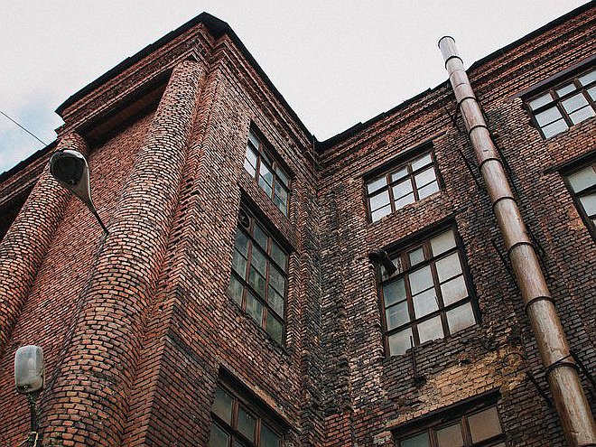 Здание Уральского приборостроительного завода.Фото: Татьяна Доукша/культура.екатеринбург.рф