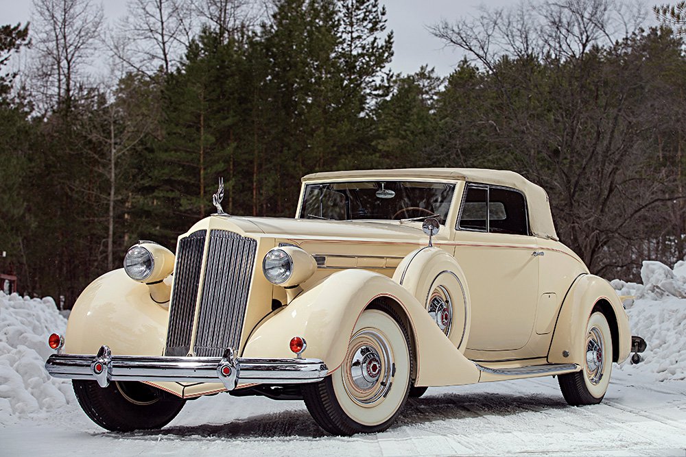 12-цилиндровый Packard Twelve Coupé Roadster 1937 года