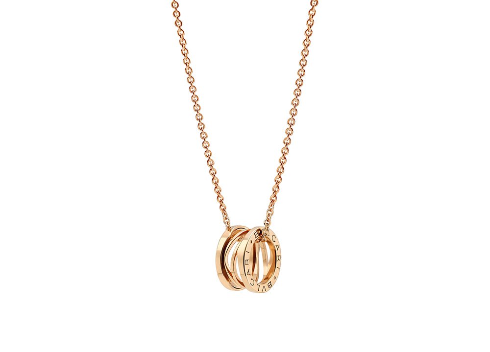 Кольцо Bvlgari B.zero1 авторства Захи Хадидна цепочке