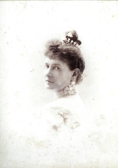 Великая княжна Мария Павловна в чокере Cartier. Платина, жемчуг, бриллианты. Фото: Cartier
