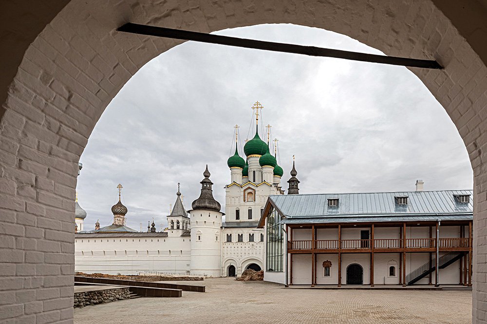 Конюшенный двор XVII в. после реставрации. Ростовский кремль. Фото: Минкультуры России