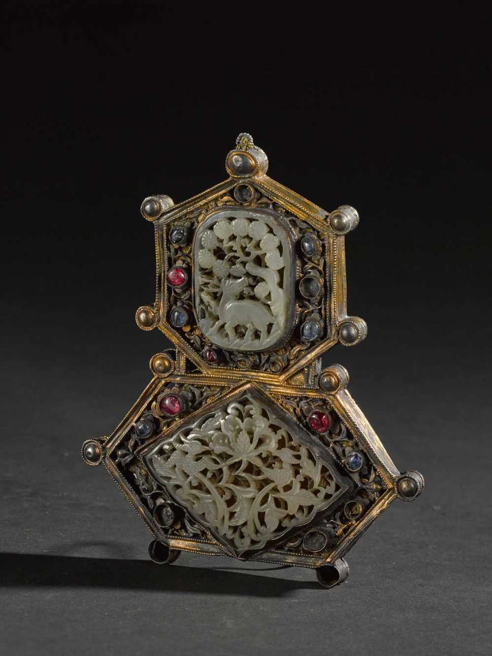 Медальон для парадной накидки. Династия Мин (1368–1644). Серебро. Фото: Shanghai Museum