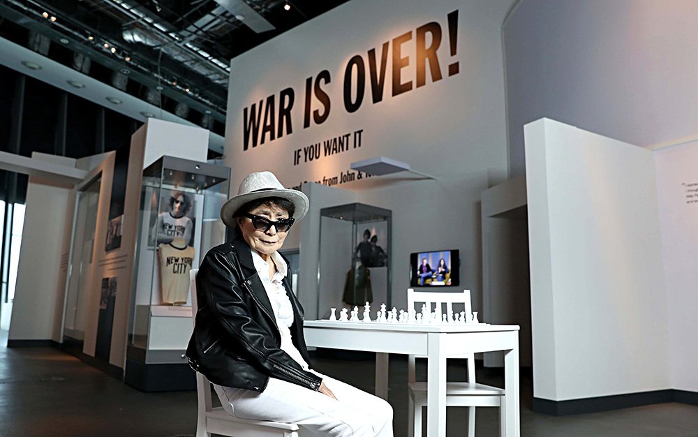 Йоко Оно на выставке Double Fantasy — John & Yoko в Музее Ливерпуля. Фото: PA Wire/PA Image