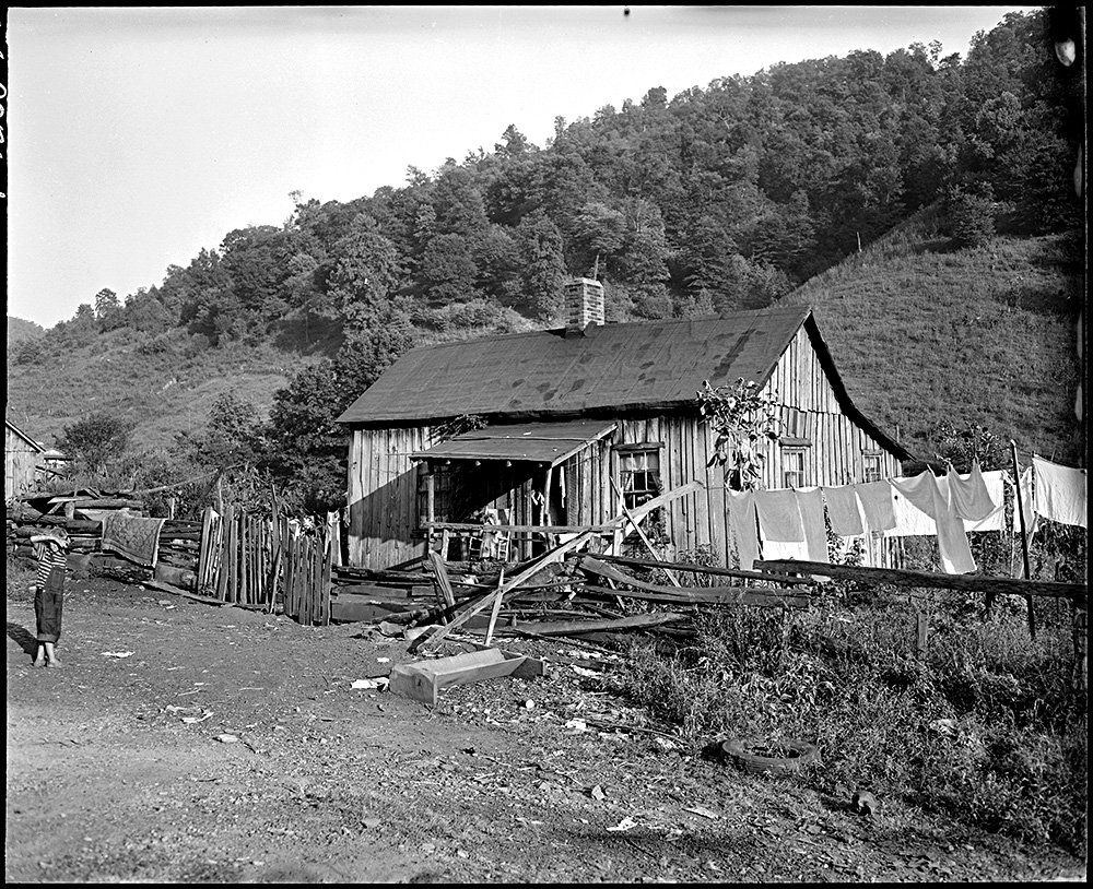 Типичный дом возле угольной шахты Бельва, заброшенной после взрыва в 1945 г. Фото: Russell Werner Lee / National Archives at College Park