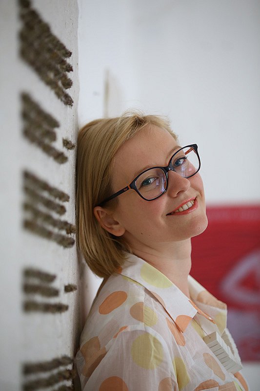 Алиса Прудникова – комиссар Уральской индустриальной биеннале. Фото: Евгения Улаз, цех #6
