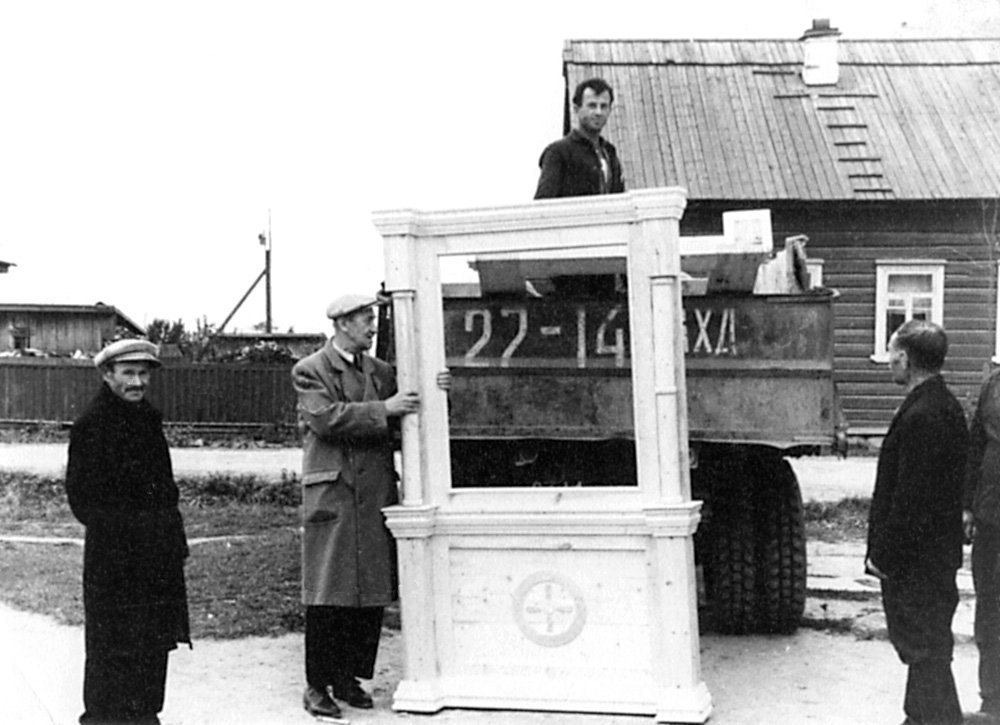 Новые киоты для церкви в Каргополе. 1967 г. Фото: Архив ВХНРЦ имени И.Э.Грабаря