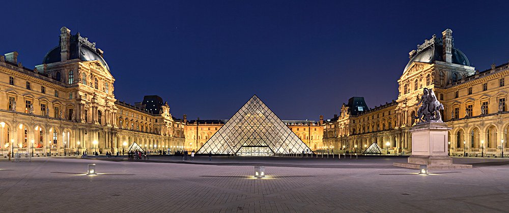 Стеклянной пирамиде Лувра, построенной по проекту Юй Мин Пэя, исполнилось 30 лет. Фото: Benh LIEU SONG