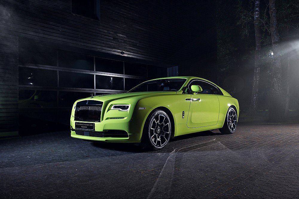 Коллекция Neon Nights. Модель Wraith в цвете Lime Rock Green. Фото: Rolls-Royce