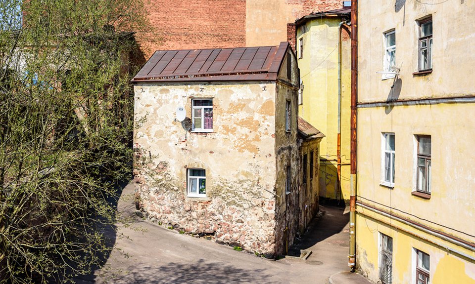 Выборг, улица Крепостная, 13А. Самый старый жилой дом в России. Фото: glokaya_kuzdra/Фотобанк Лори