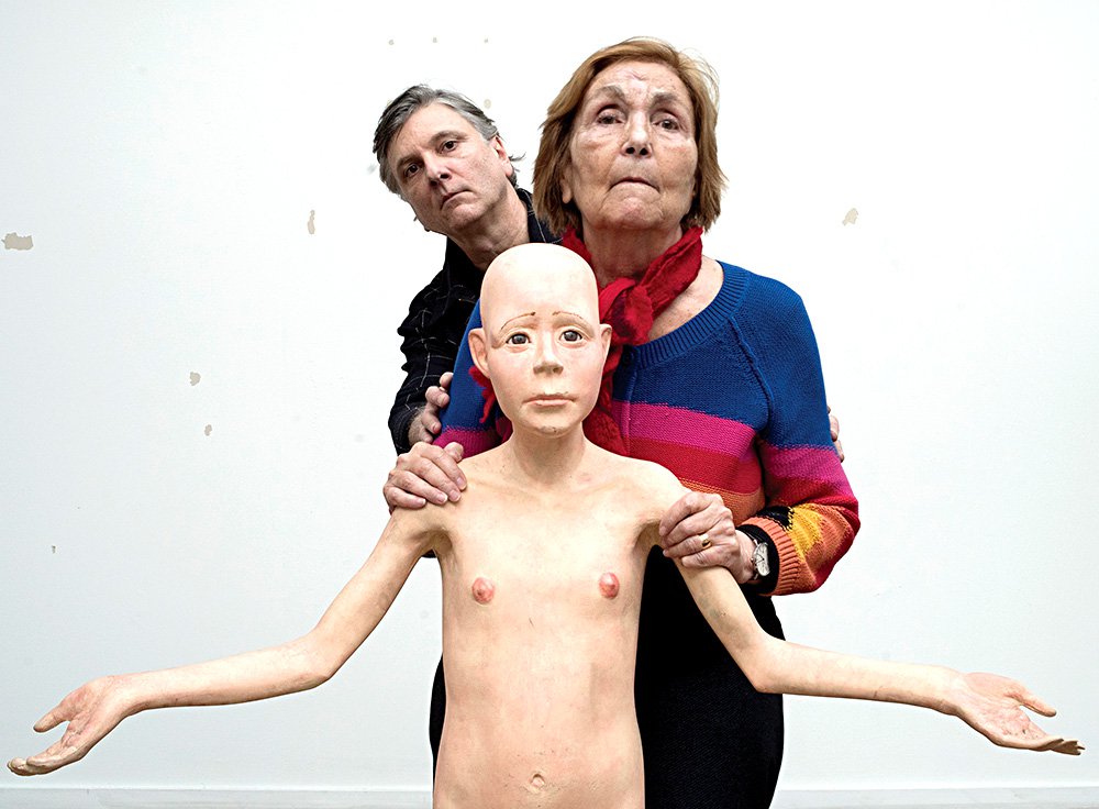 Ник Уиллинг с матерью, художницей Паолой Регу. Фото: © Nick Willing