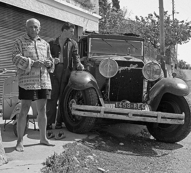Edward Quinn. Pablo Picasso with his Hispano Suiza and his son Paul. Vallauris 1953., 1953. EDWARD QUINN ARCHIVE - Courtesy ARTEF Galerie für Kunstfotografie