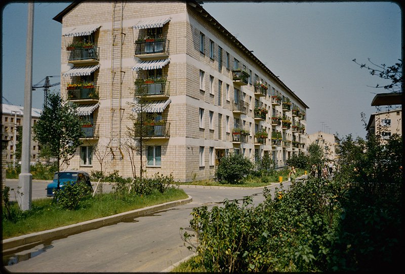 Фотограф Джон Репс. Жилой дом в 9-м квартале района Новые Черемушки. Москва. 1964 г. Сornell University Library