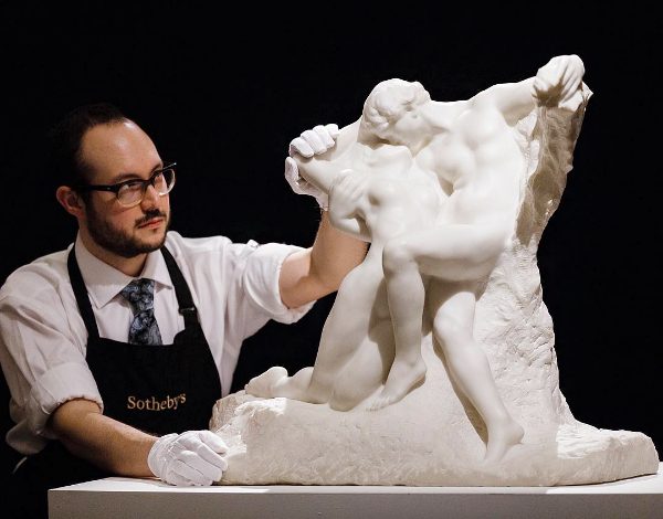 Лучшее на рынке 2016 г.: вырезанная из цельного куска мрамора романтическая скульптура Огюста Родена "Вечная весна". Сourtesy of Sotheby'