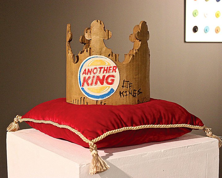 11.12 Gallery. Арт-секта Simple Things. Another King. 2018. Объект, пластик, акрил, рэди-мейд