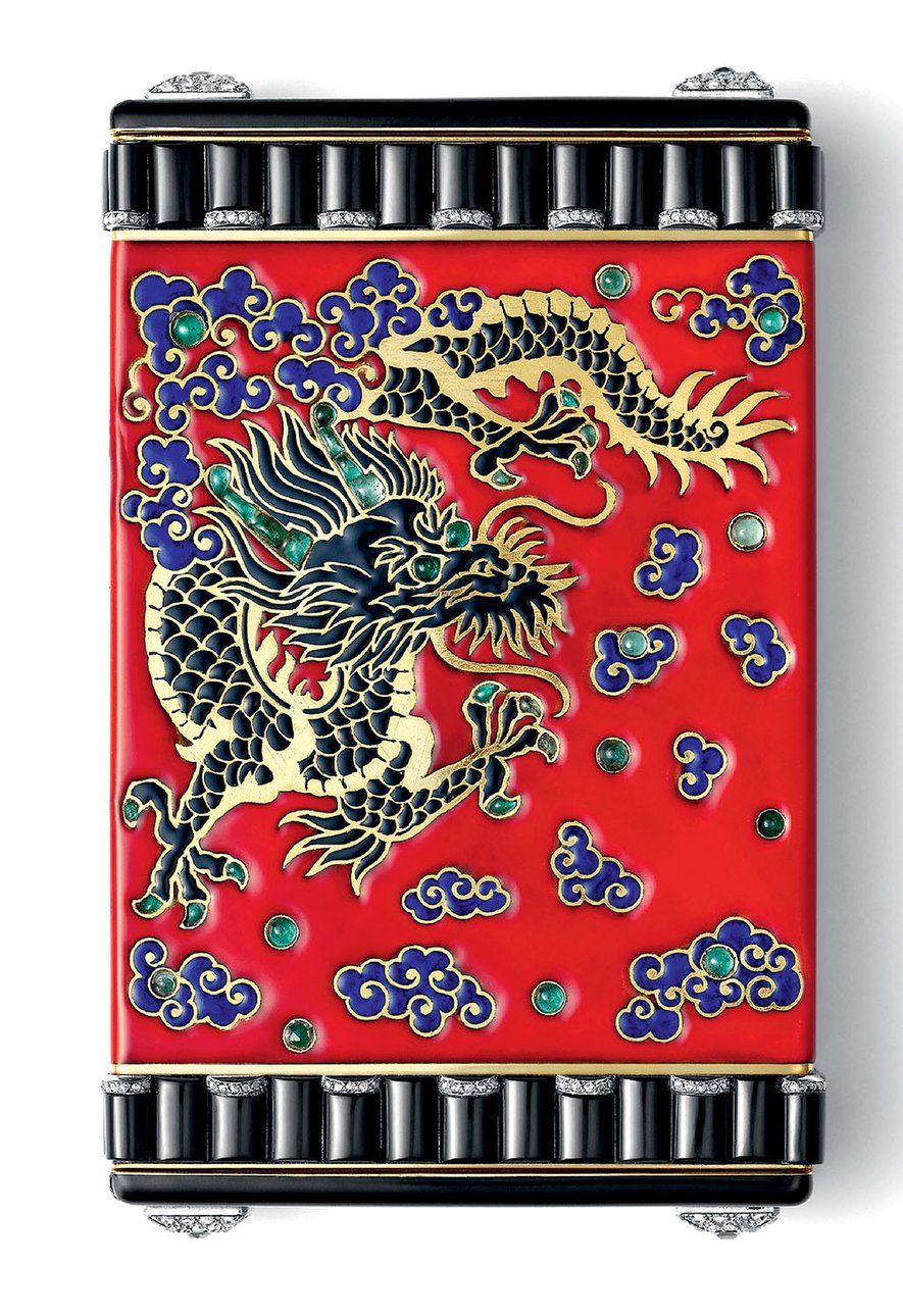 Несессер с изображением дракона. 1927. Золото, платина, эмаль, изумруды, оникс, бриллианты. Фото: Nils Herrmann, Cartier Collection © Cartier