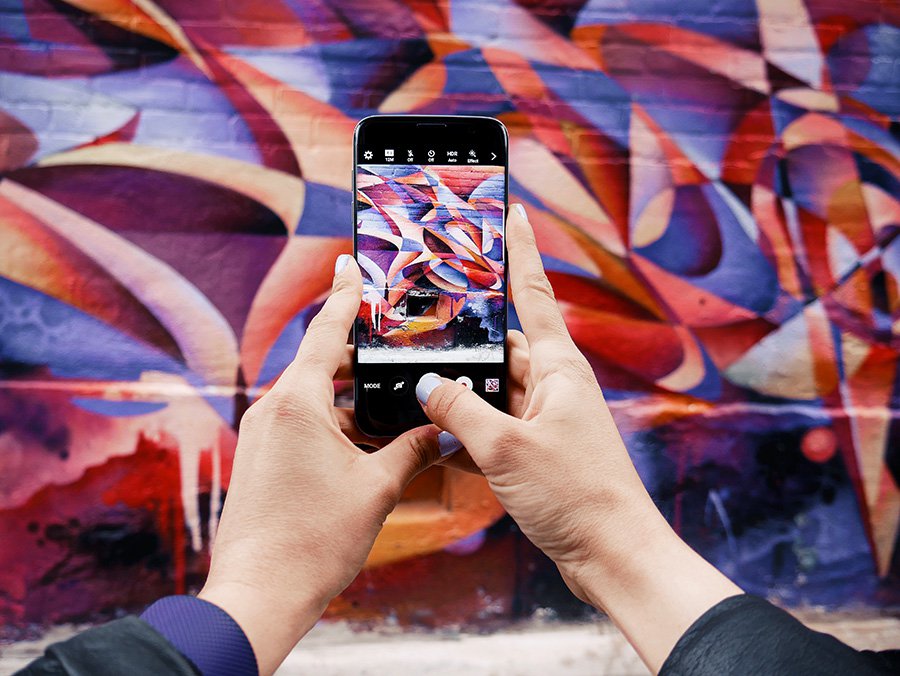 Instagram – лидирующая площадка для соприкосновения с искусством. Фото: Patrick Tomasso/Unsplash