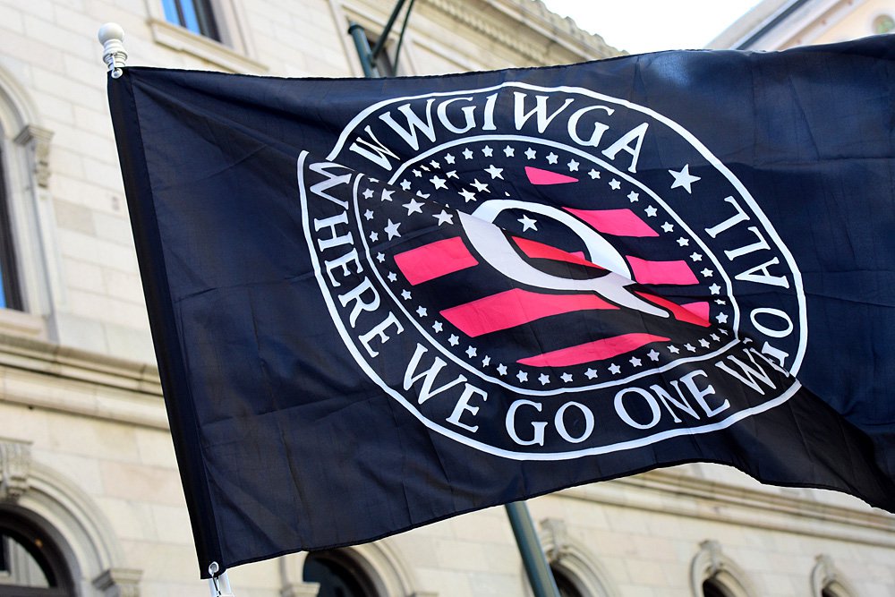 Флаг QAnon. Фото: Anthony Crider