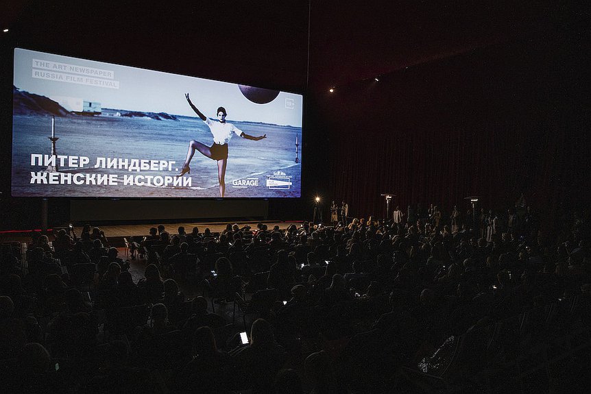 Гостям открытия показали премьеру документального фильма «Питер Линдберг. Женские истории». Фото: Наташа Польская