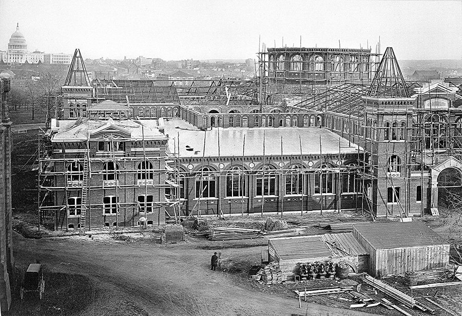 Процесс строительства здания Смитсоновского института искусств и промышленности. 1879. Фото: Smithsonian Institution Archive
