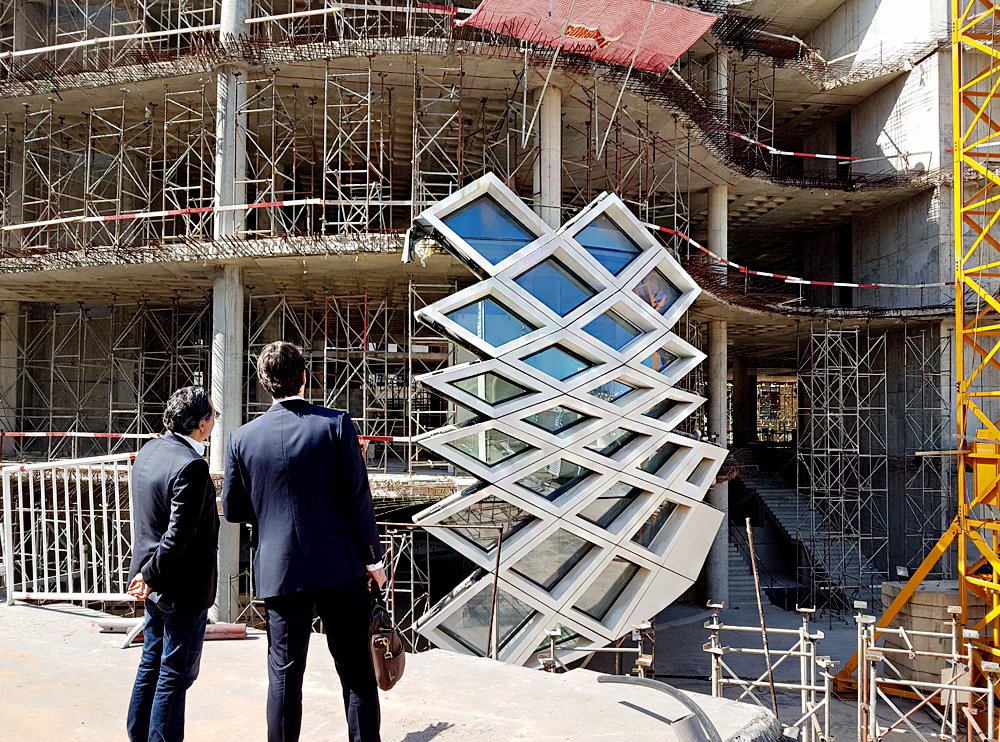 Здание строящегося "Департамента" Aïshti Foundation, последнего проекта Захи Хадид