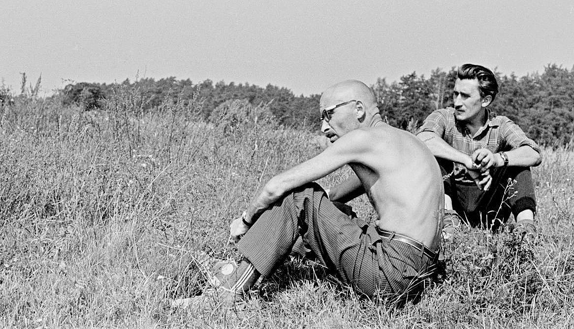 Художники Оскар Рабин и Владимир Немухин в деревне Прилуки в 1968 г. Фото: Архив музея современного искусства «Гараж»/Коллекция Игоря Пальмина