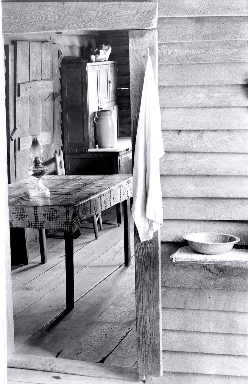 Уолкер Эванс (1903–1975). «Умывальник и кухня в доме Флойда Берроуза, Алабама, 1936». Фото: Библиотека Конгресса США