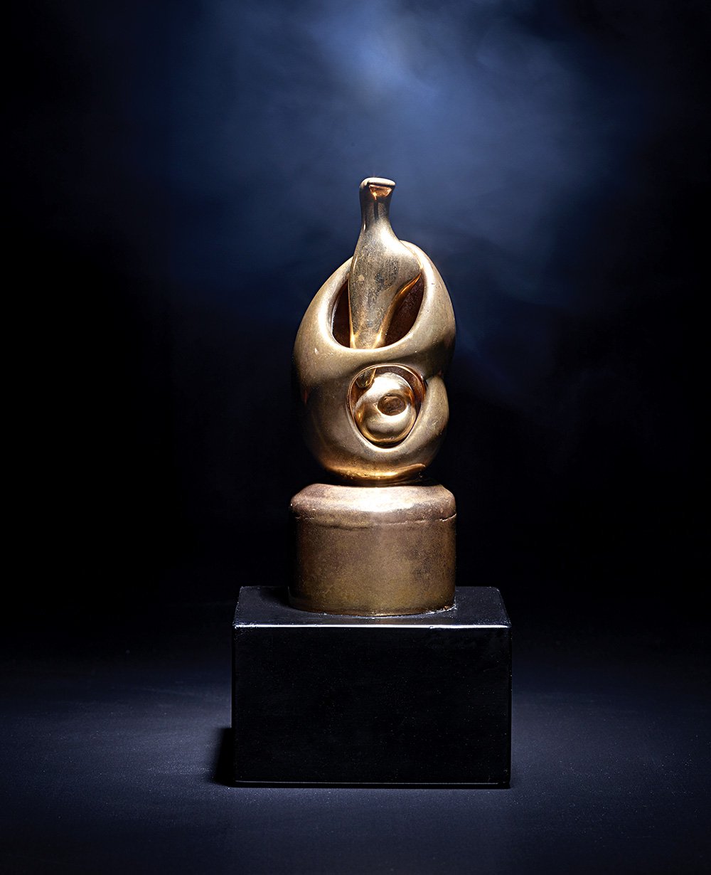 Главный приз премии «Европейский музей года» (EMYA) — статуэтка работы Генри Мура. Фото: © MEG / Johnathan Watt
