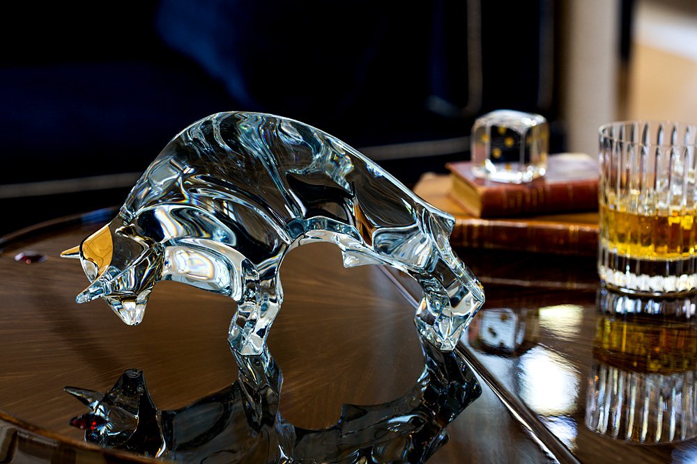 Скульптура быка, созданная специально для России. Фото: Baccarat