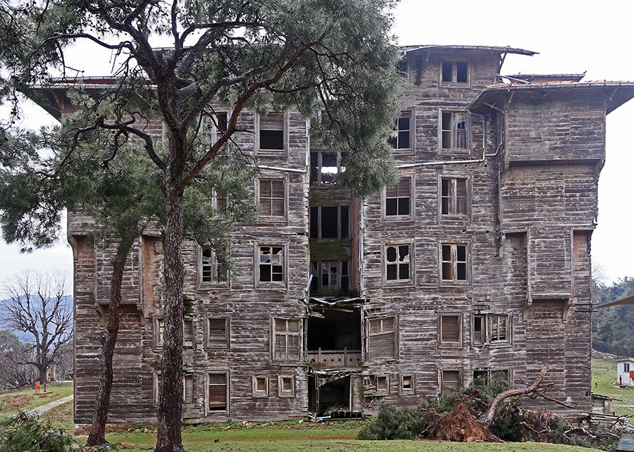 Заброшенное здание приюта Принкипо на острове Бююкада. Фото: Wikimedia Commo
