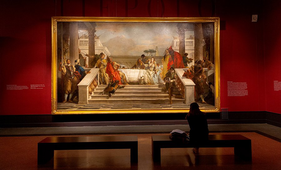 Полотно Джамбаттисты Тьеполо «Пир Клеопатры» (1745–1747) из собрания усадьбы «Архангельское» в экспозиции «Московская жизнь Джамбаттисты Тьеполо и его сына Джандоменико». Фото: ГМИИ им. А.С.Пушкина