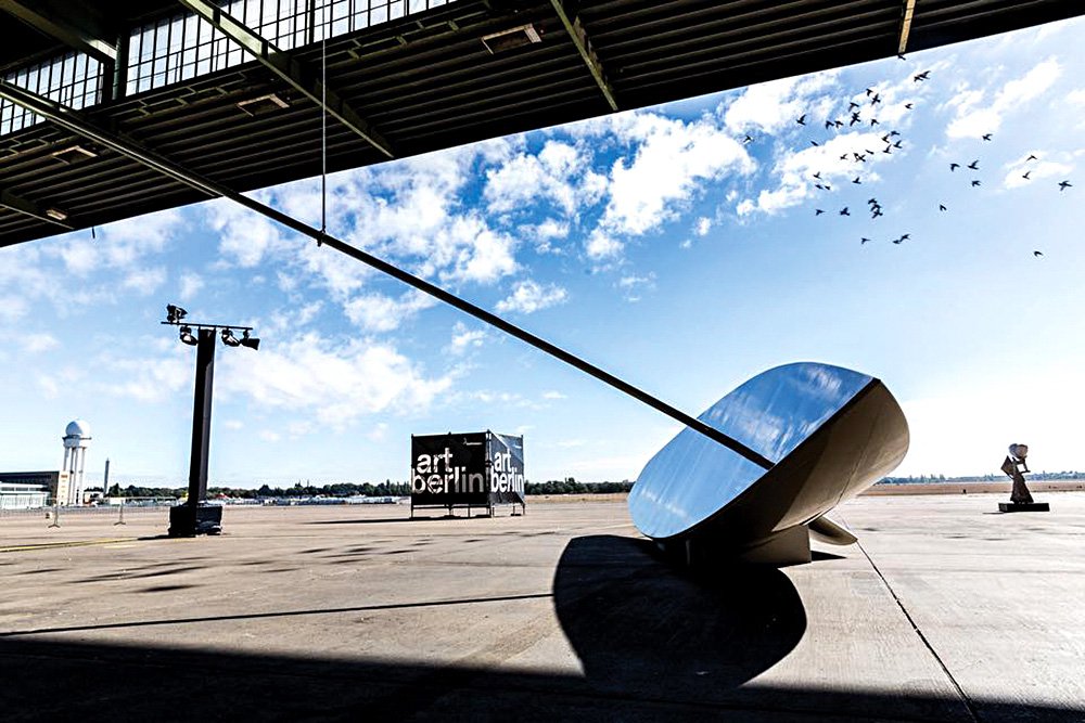 Art Berlin 2018 прошла в бывшем аэропорту Берлин-Темпельхоф. Фото: Tempelhof Projekt GmbH