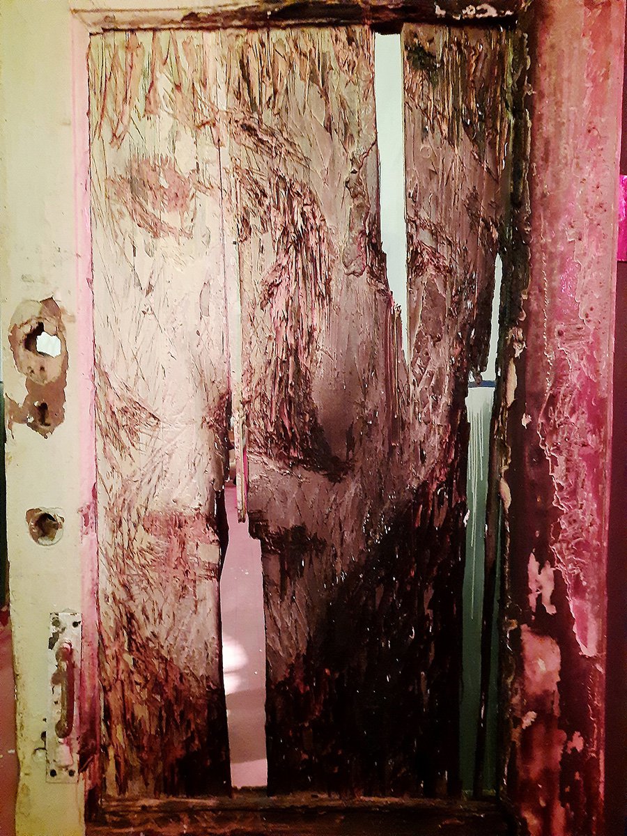 Фрагмент экспозиции, дверь Анны Ахматовой. Фото: Наталья Шкуренок