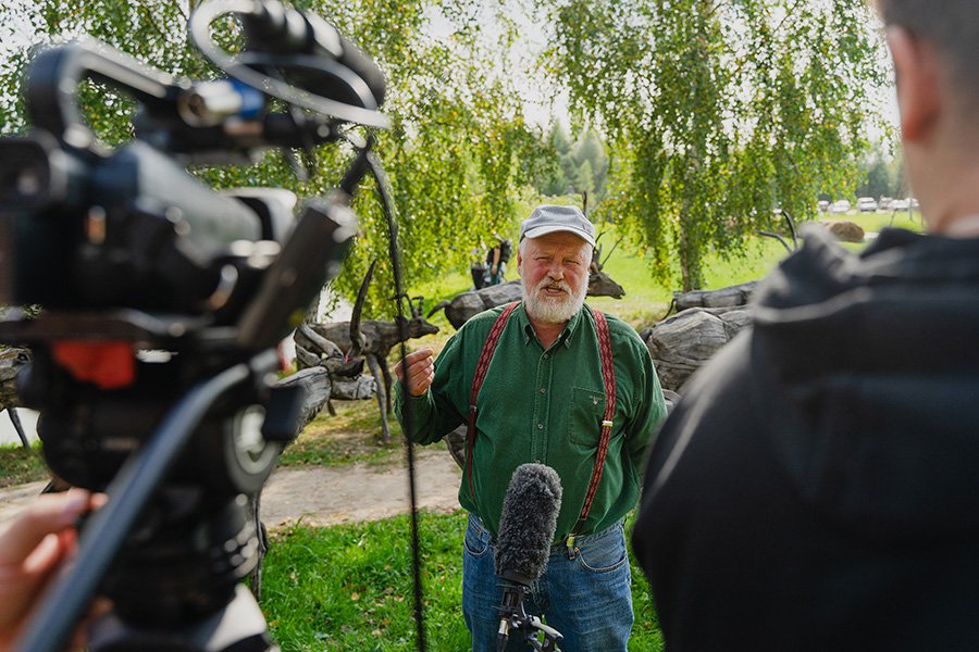 Николай Полисский дает интервью журналистам. Фото: Максим Чернышев