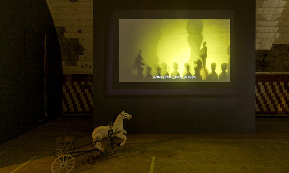 Выставка видео-арта «Основано на реальных событиях» на «Винзаводе». Фото: Варвара Топленникова