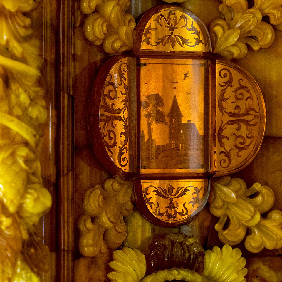 Фрагмент Янтарной комнаты. Фото: Руслан Шамуков
