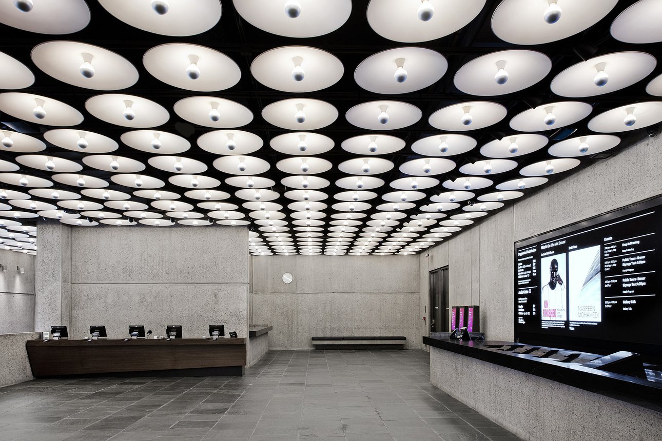 Здание Met Breuer на Мэдисон-авеню в Нью-Йорке