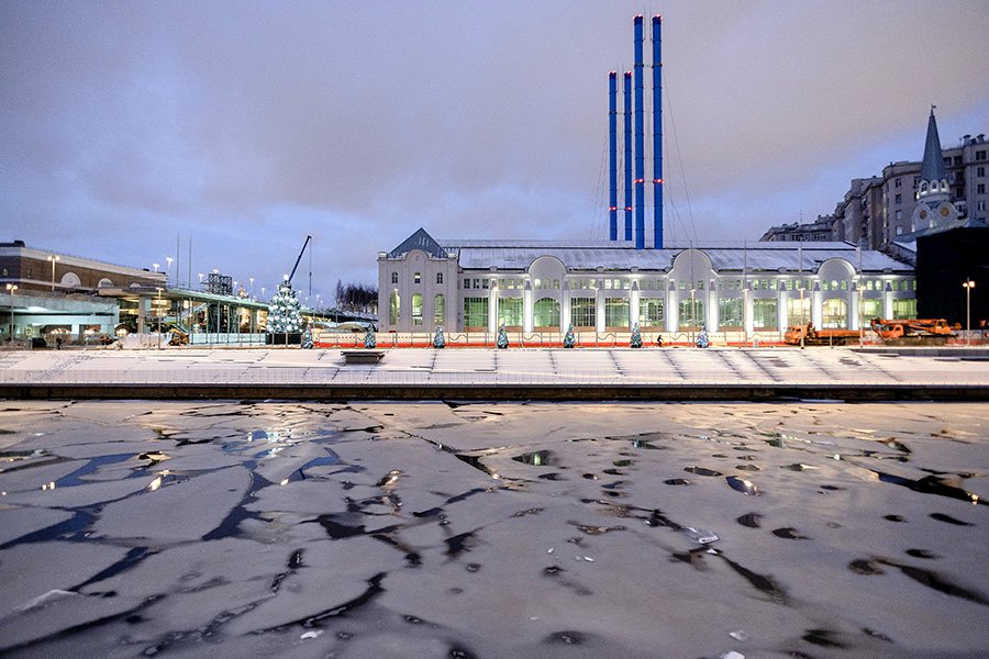 Завершающаяся реконструкция здания ГЭС-2. Фото: Глеб Леонов